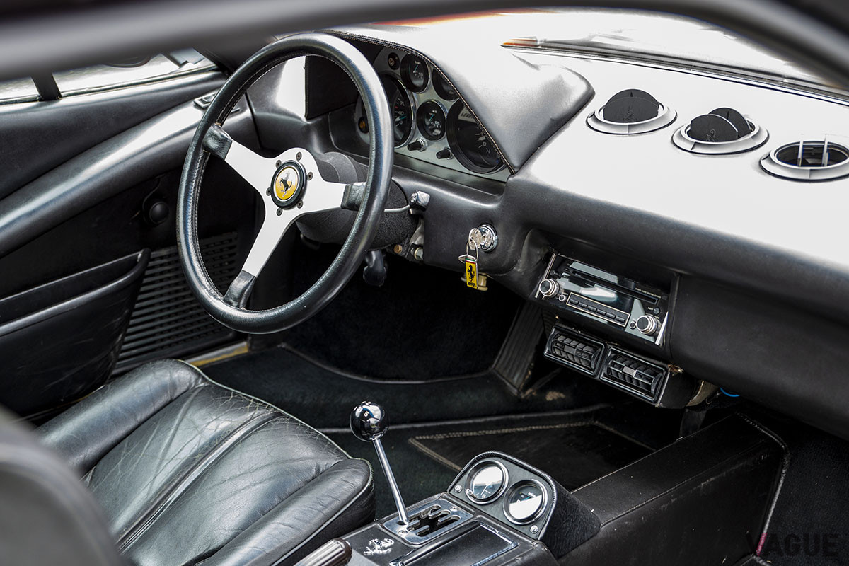 約1700万円で落札されたフェラーリ「308 GTB ヴェトロレズィーナ」（C）2021 Courtesy of RM Sotheby's