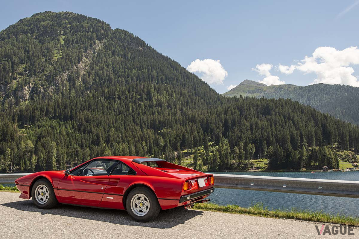 約1700万円で落札されたフェラーリ「308 GTB ヴェトロレズィーナ」（C）2021 Courtesy of RM Sotheby's