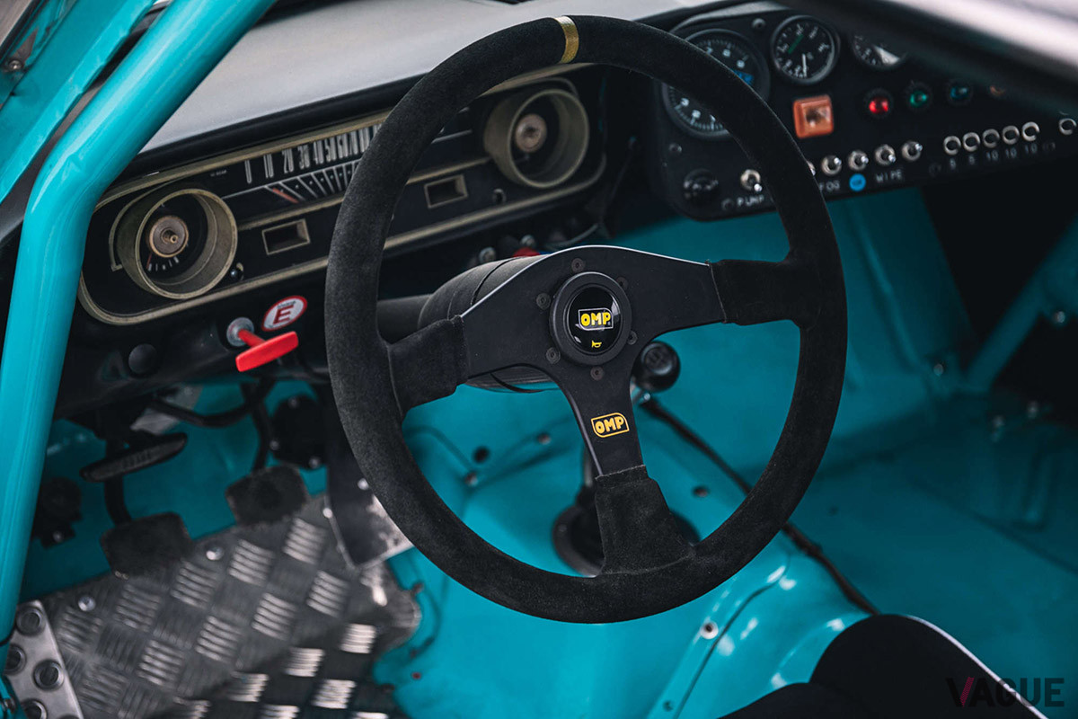 約850万円で落札されたフォード「ファルコン FIA レースカー」。元オーナーは、ローワン・アトキンソン卿だ（C）Silverstone Auctions Limited 2021