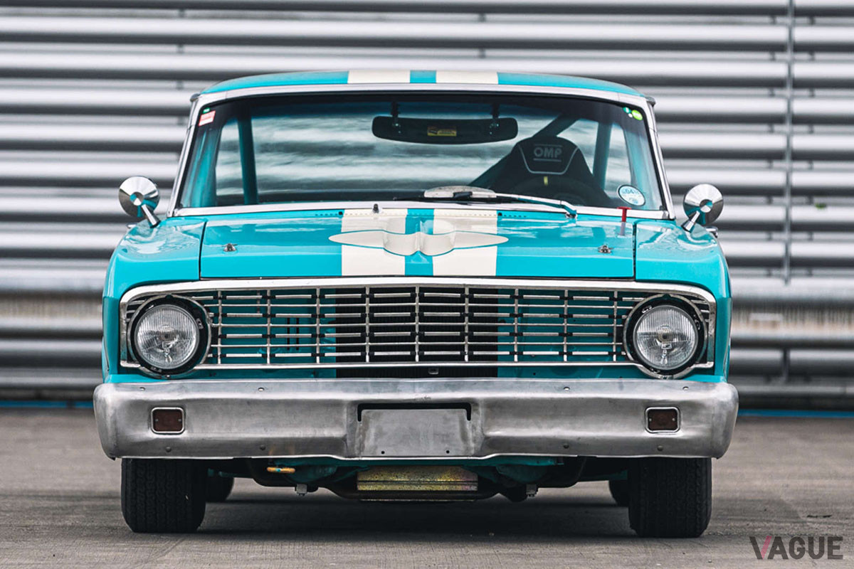 約850万円で落札されたフォード「ファルコン FIA レースカー」。元オーナーは、ローワン・アトキンソン卿だ（C）Silverstone Auctions Limited 2021