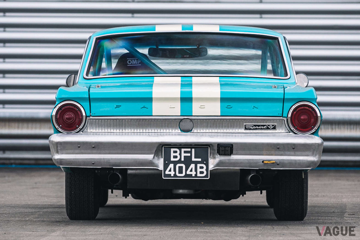 約850万円で落札されたフォード「ファルコン FIA レースカー」。元オーナーは、ローワン・アトキンソン卿だ（C）Silverstone Auctions Limited 2021