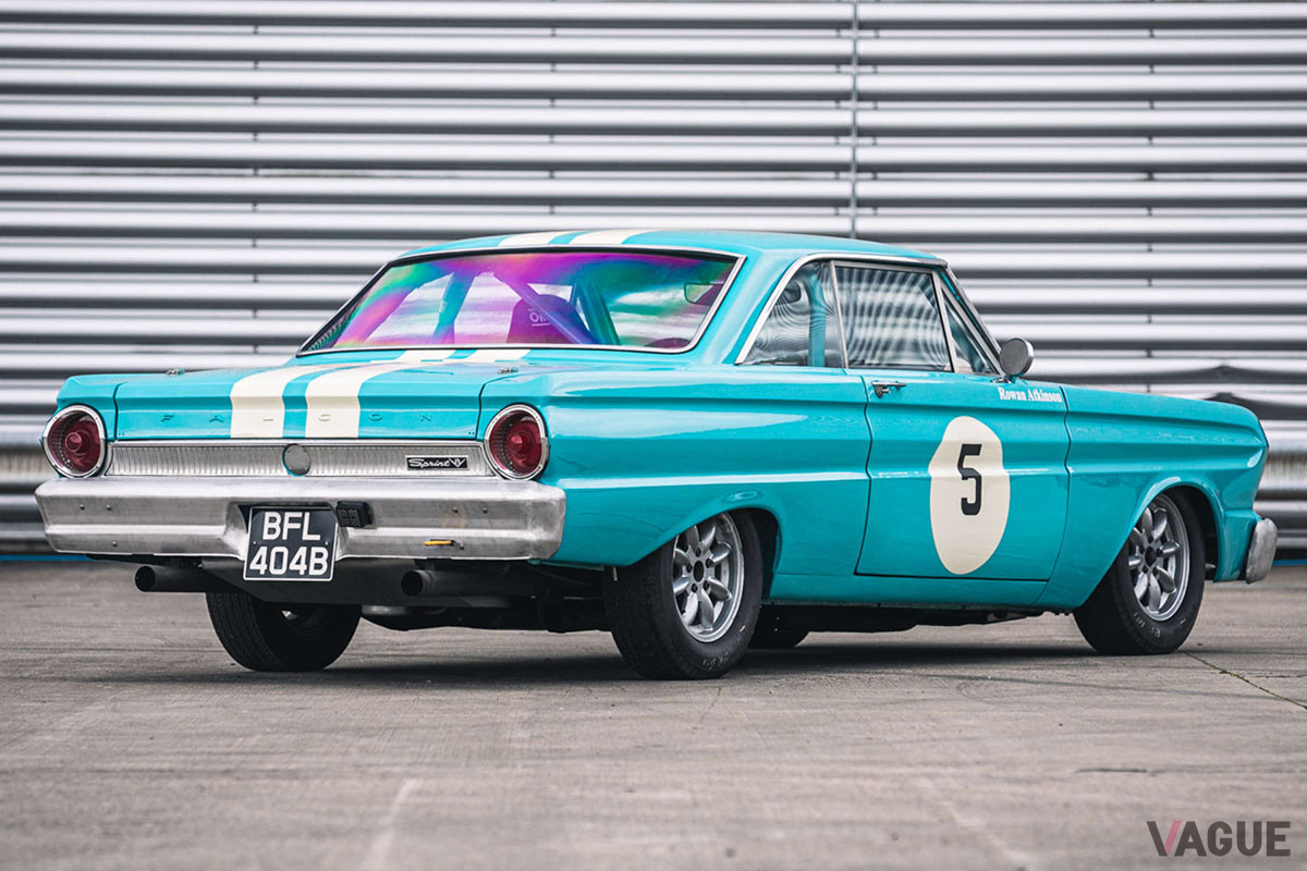 約850万円で落札されたフォード「ファルコン FIA レースカー」。元オーナーは、ローワン・アトキンソン卿だ（C）Silverstone Auctions Limited 2021