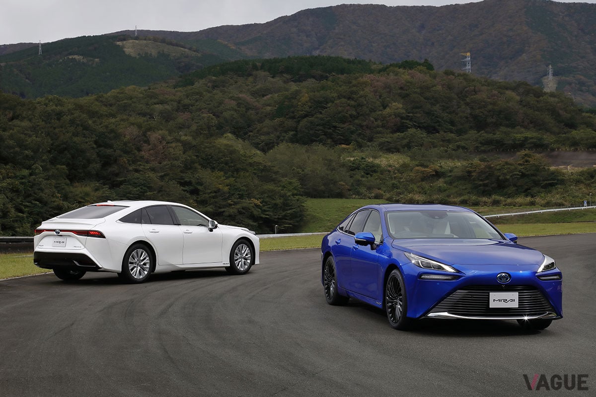 トヨタの水素を使用する燃料電池車「MIRAI」。2020年には2代目となり、一充填あたり約850kmの走行が可能となった（C）トヨタ自動車