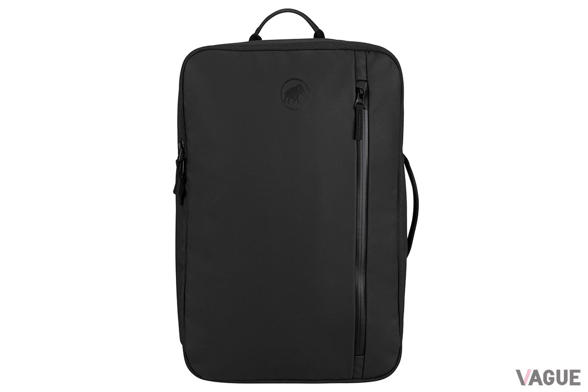 本コレクションを代表する「Seon Transporter 25」は、収納スペースが“Work”と“Climb”に分割された構造を採用