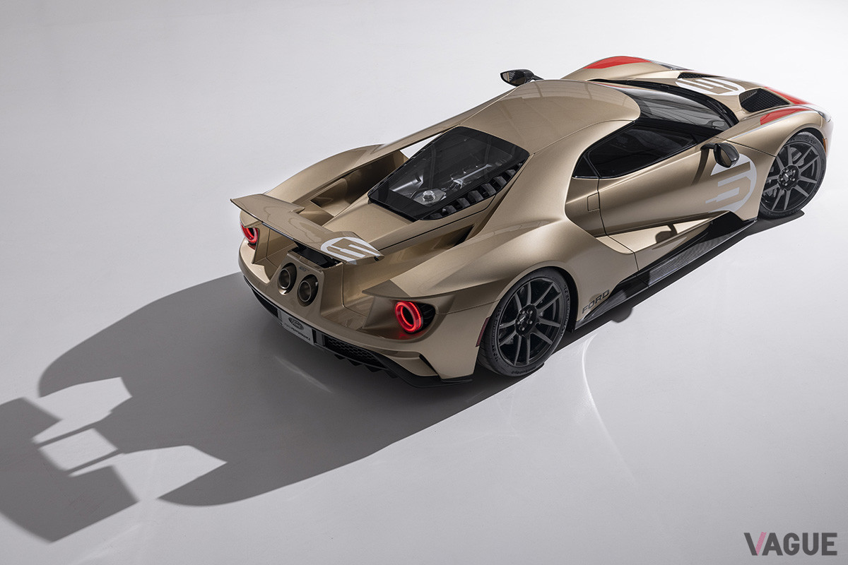 1966年のル・マン24時間レースで、1-2-3フィニッシュを飾った「GT40 MKII」をオマージュした「2022 Ford GT Holman Moody Heritage Edition」