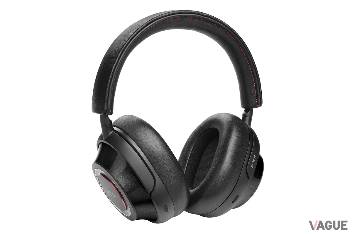 ノイズキャンセリング機能の使用時でも最長約30時間の連続再生が可能。5分ほどの充電で最長約6時間使用できる急速充電にも対応する