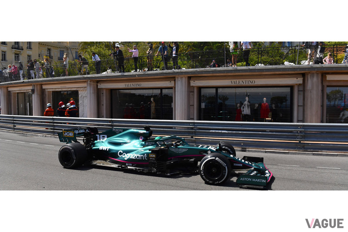 シミュレーターに採用された2021年のマシン「AMR21」。アストングリーンと呼ばれる美しいペイントは、12か月もの期間をかけて開発されたという（C）Aston Martin F1