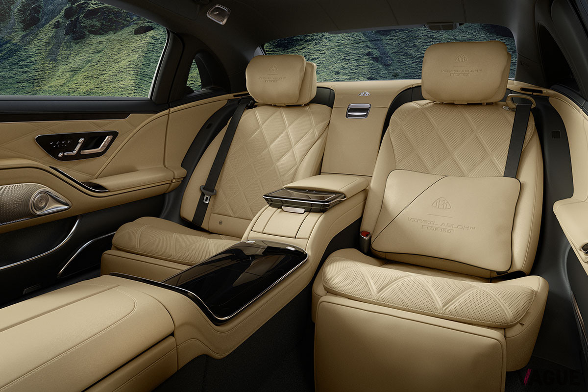 サンドカラーの装飾用トリムとストラップが施されたインテリア