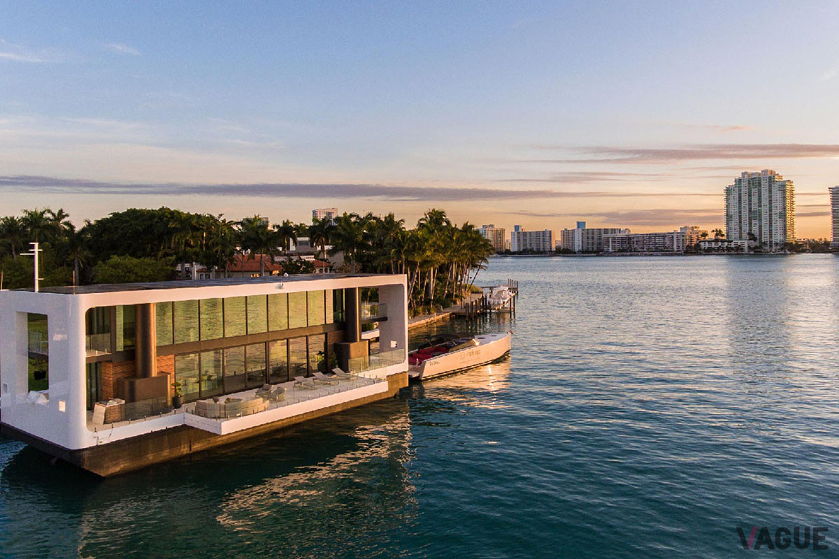 揺れを抑えるセルフリフティングシステムを装備しているため、海上でも船酔いすることなく生活ができる（C）Arkup