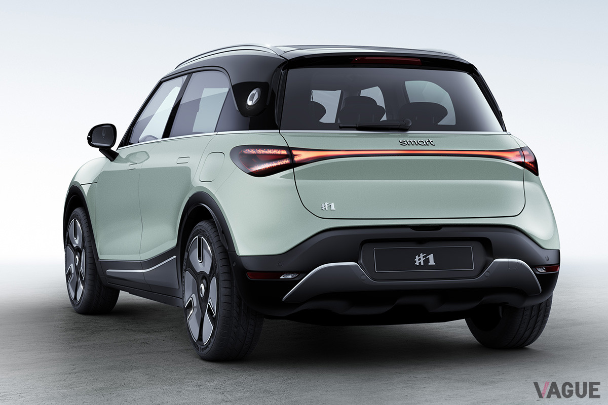 サイドスカートやディフューザー、ルーフレールはシルバーとなっている（C）Smart Automobile