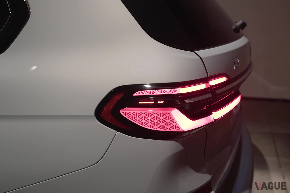 幾何学模様を取り込んだテールライトのグラフィック（C）BMWBLOG（YouTube）