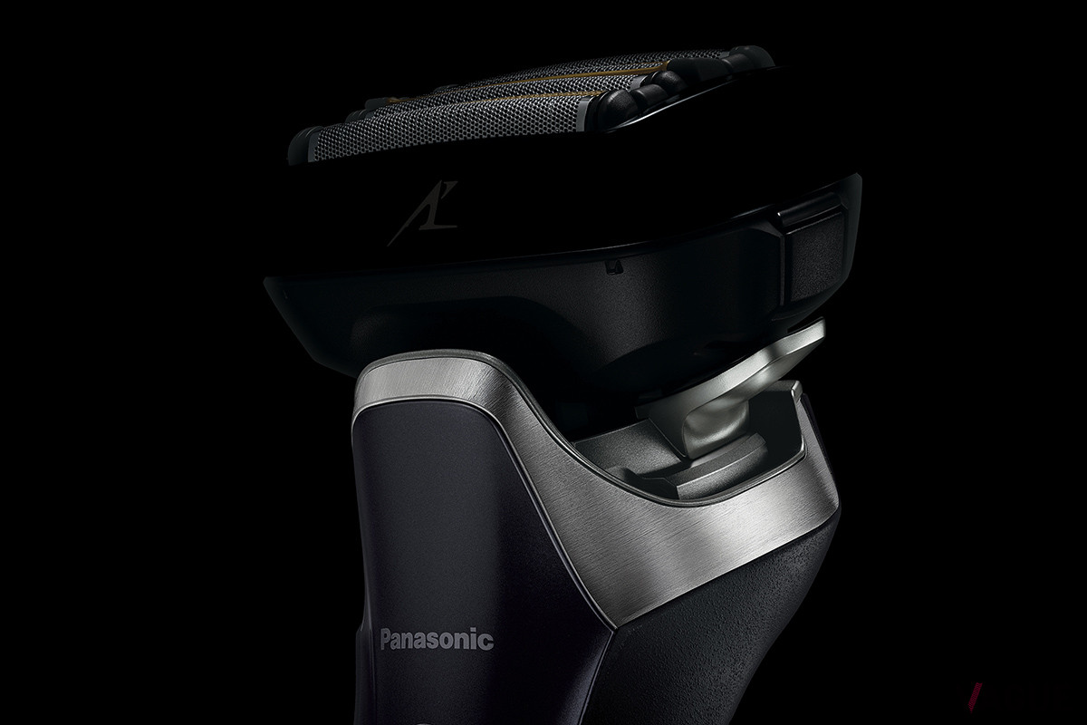 前後、左右、上下、前後スライド、ツイストといった具合に、5方向に動くヘッド部分