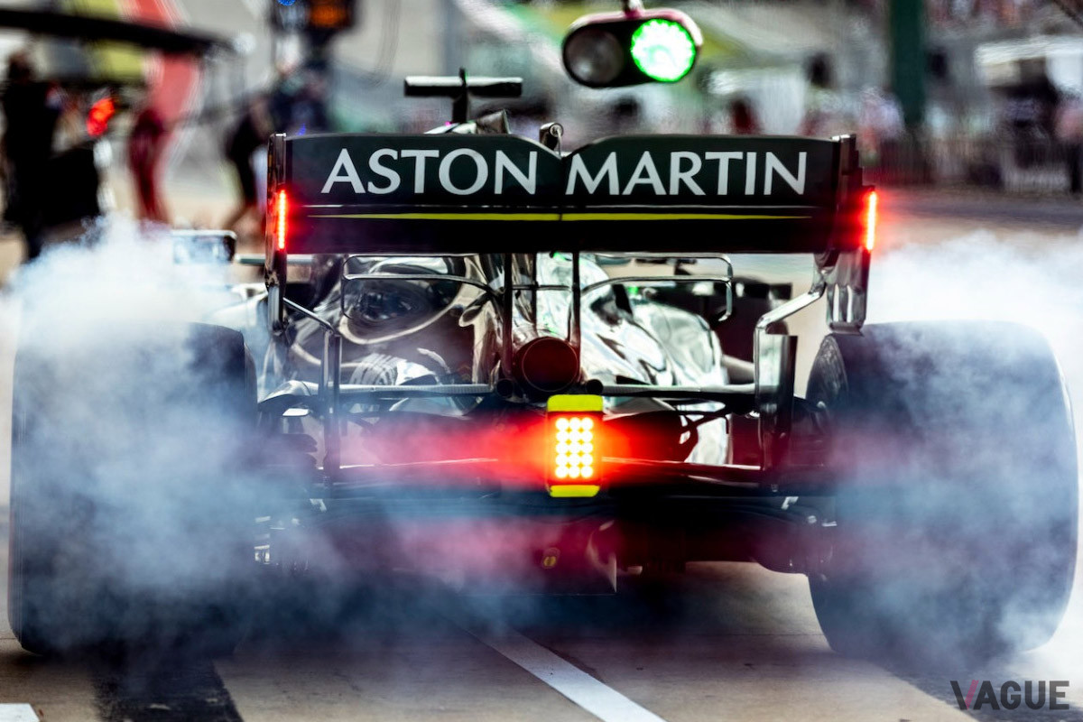 シミュレーターに採用された2021年のマシン「AMR21」。アストングリーンと呼ばれる美しいペイントは、12か月もの期間をかけて開発されたという（C）Aston Martin F1