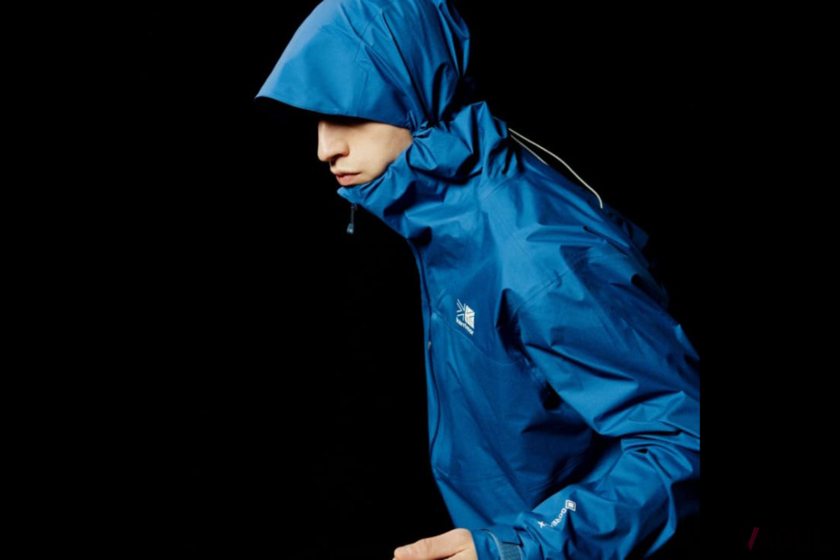 各部のディテールは動きやすさや軽さを追求した仕立てとなる