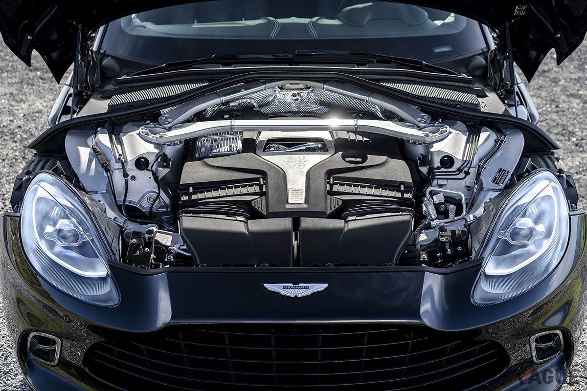 動画に登場した「DBX」のエンジンは最大出力550psのV8（写真）。2022年2月には、チューンを施して最大出力707psまでハイパワー化した「DBX707」が発表された（C）Aston Martin