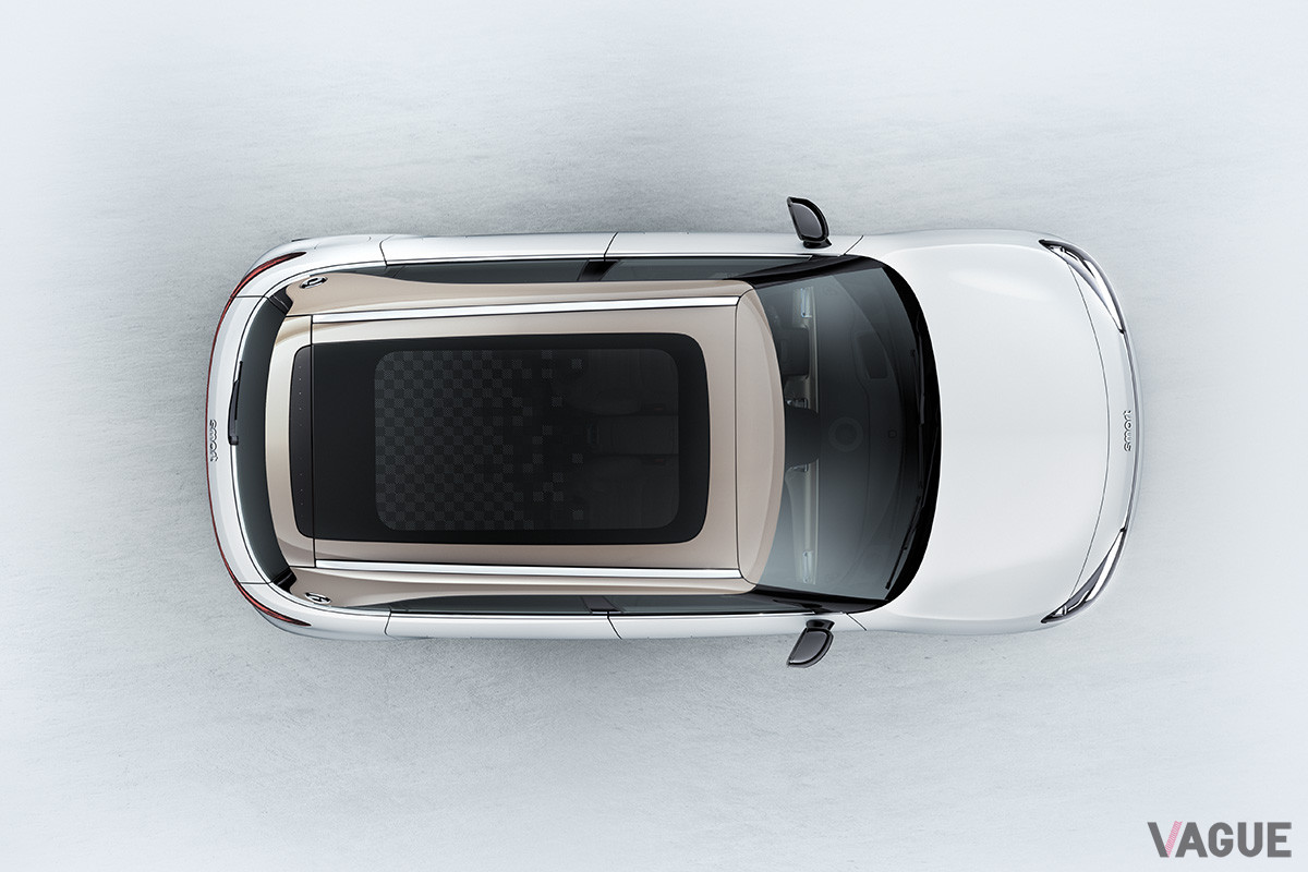 チェック柄のグラフィックが入ったグラスサンルーフが装備される（C）Smart Automobile