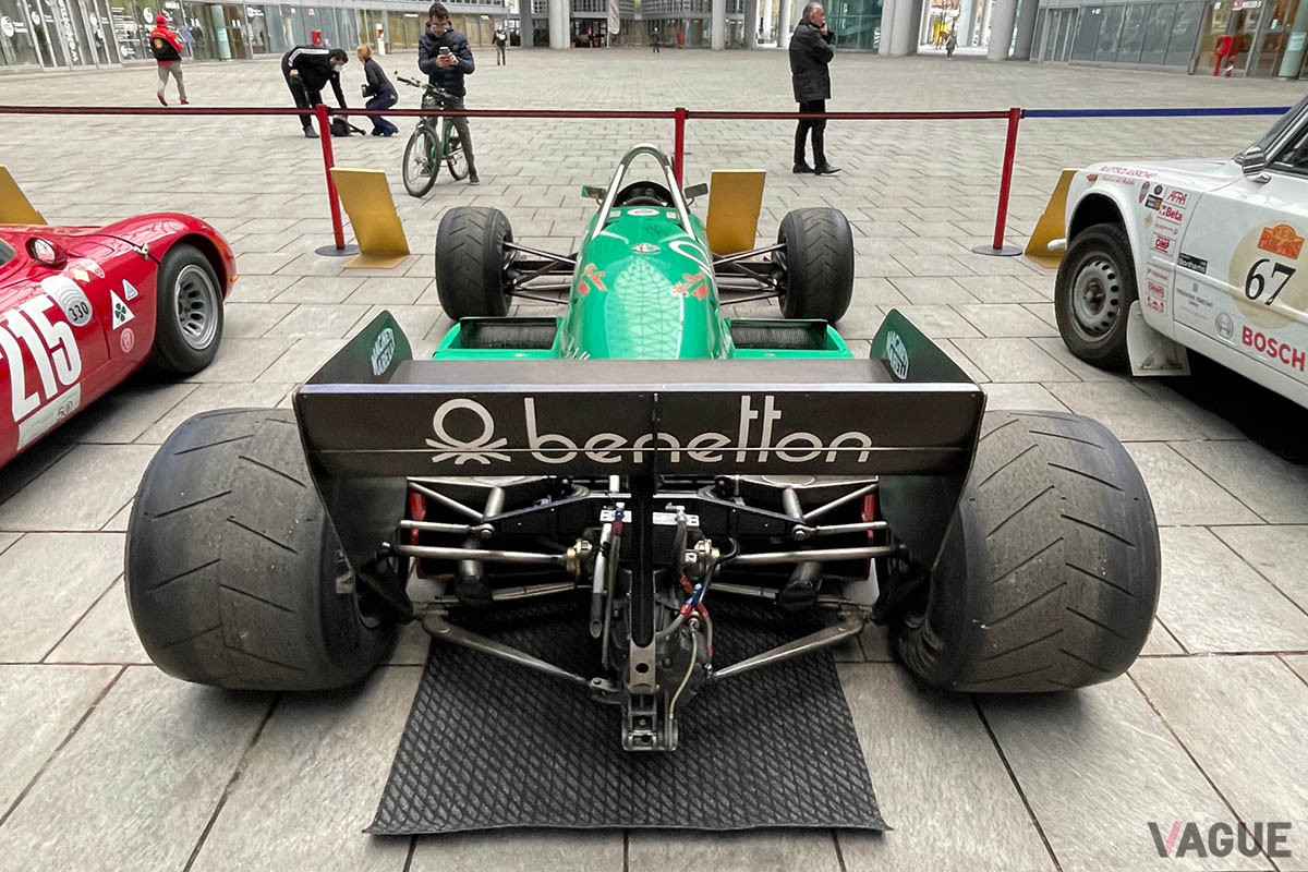 「F1アルファ ロメオ183T」（1982／1983年）の後ろ姿