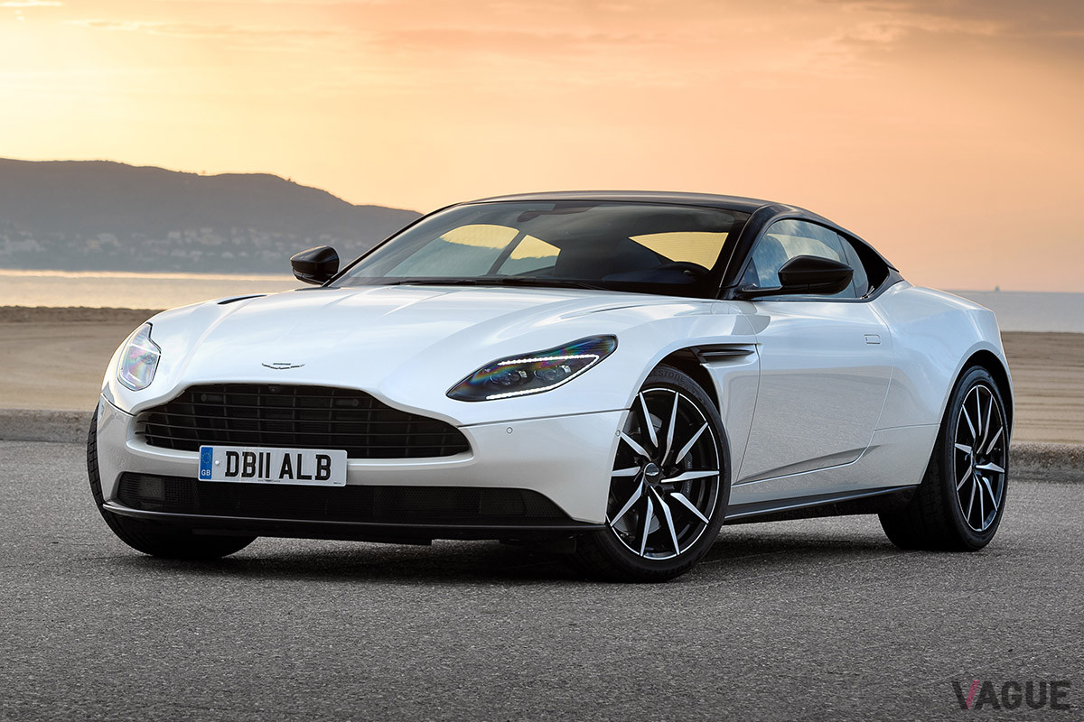 「DB9」の後継モデルとして2016年に登場した「DB11」。動画に登場したのは2017年に登場したV8仕様。「DB11 V8」はアストンマーティン初のターボ車でもある。ちなみに欠番となった「DB10」は映画用に制作されただけで、市販化はされていない（C）Aston Martin