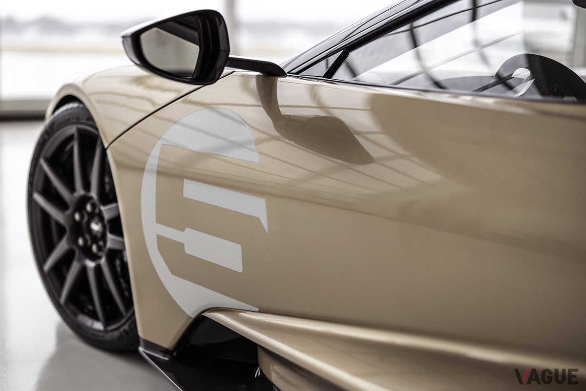 ドアパネルにあしらわれたゼッケンナンバー「5」