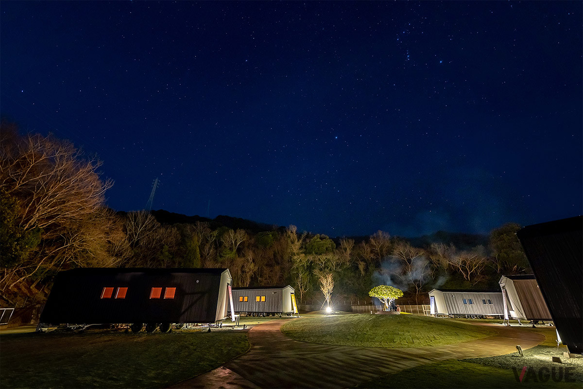 夜には敷地内から満天の星空を見ることができる