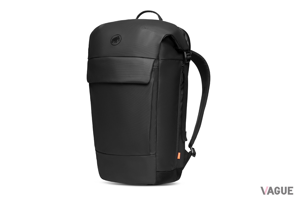 ロールトップクロージャー仕様のバックパック「Seon Courier 20」は、開口部が大きく荷物を出し入れしやすい
