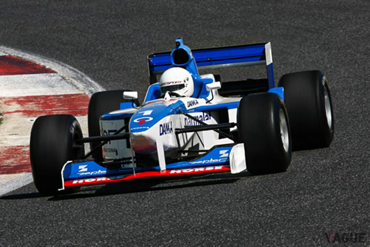 PureSport が提供するドライビングレッスンで乗ることのできるマシン。F1マシンより軽いという(C)PureSport