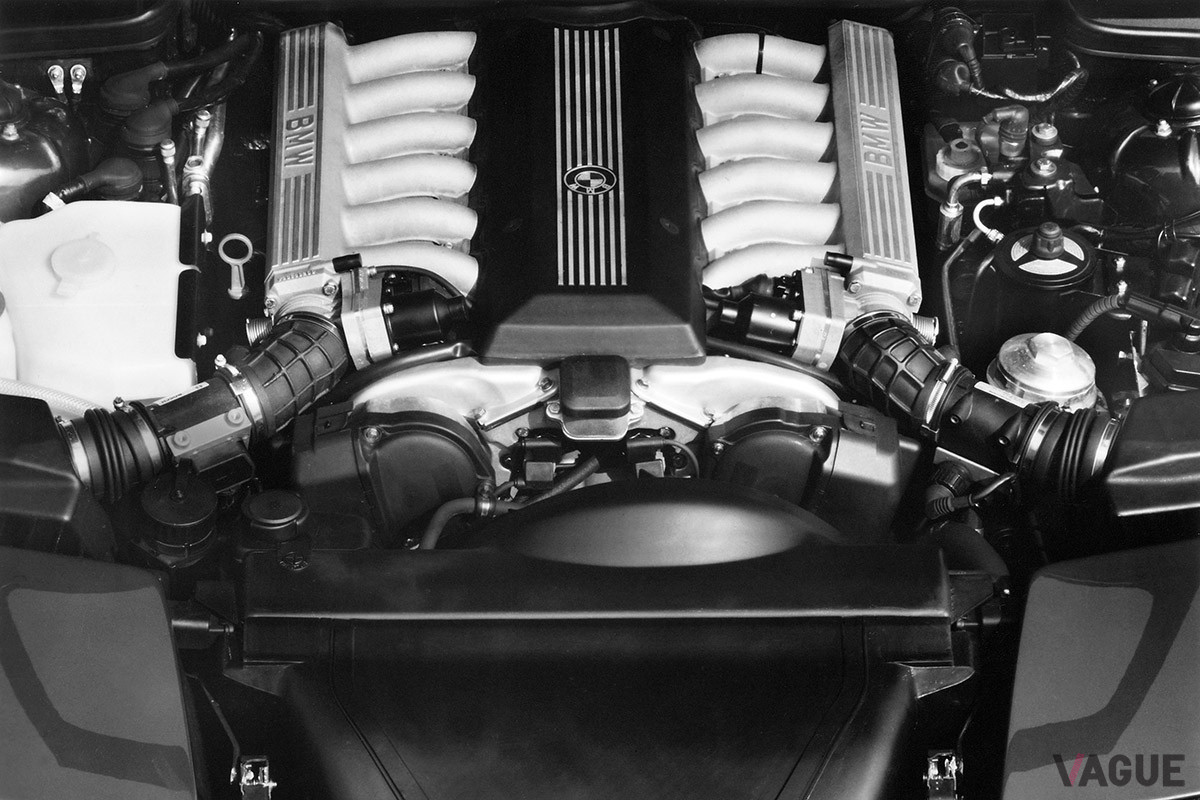 初代BMW「8シリーズ」に搭載されていたV12エンジン。ベースモデルの「850i」は5リッターで300psを発生。BMW Mの生産ラインで製造されたスポーツモデルの「850CSi」は、5.6リッターで381psを誇る（C）BMW AG