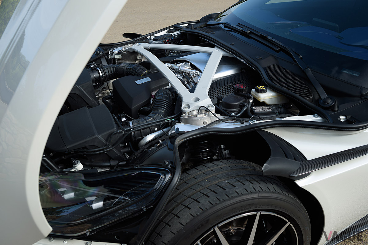 動画に収録された「DB11 V8」エンジン（写真）の最高出力は535ps。V12モデルは最高出力639psを誇る（C）Aston Martin