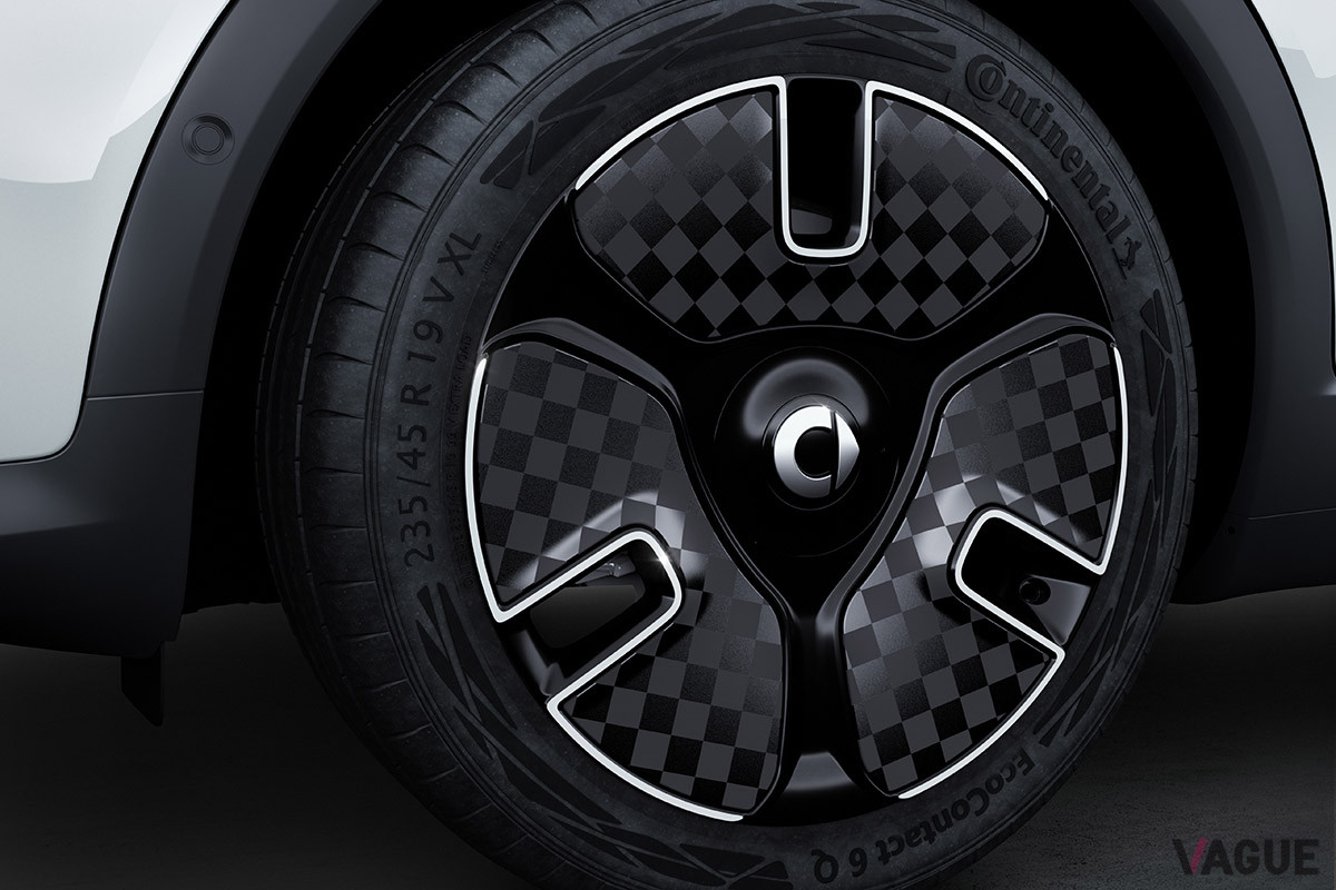 チェック柄のホイールカバー（C）Smart Automobile