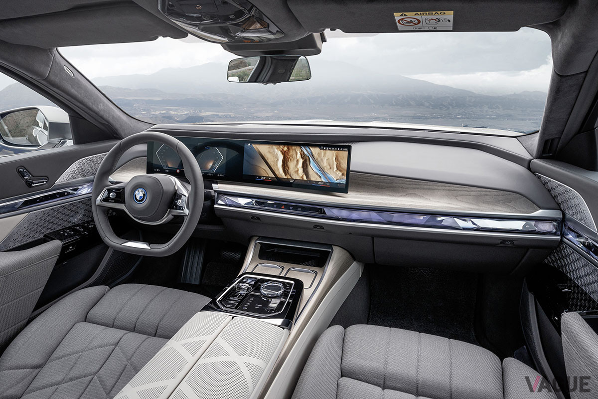 BMWカーブドディスプレイを中心としたコクピット