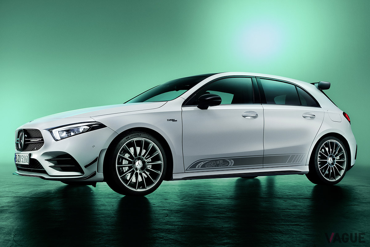 「A35／CLA35エディション55」は、車両価格プラス1万2614ユーロ（邦貨換算約175万円）となる