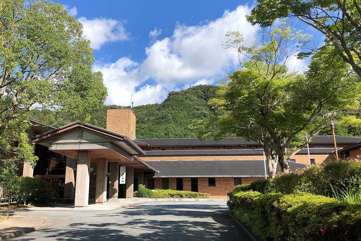 「伊勢かぐらばリゾート 千の杜」の付帯施設である大浴場や夏季限定の流水プール、卓球台なども利用可能