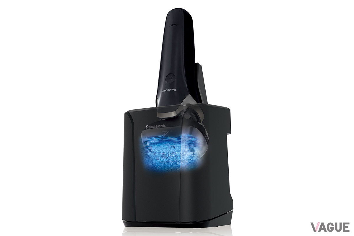 IPX7基準の防水設計で本体はまるごと水洗い可能。また、全自動洗浄充電器を使えば洗浄、乾燥、充電がワンタッチで、洗浄剤の効果により清潔かつ心地いい剃り味を楽しめる