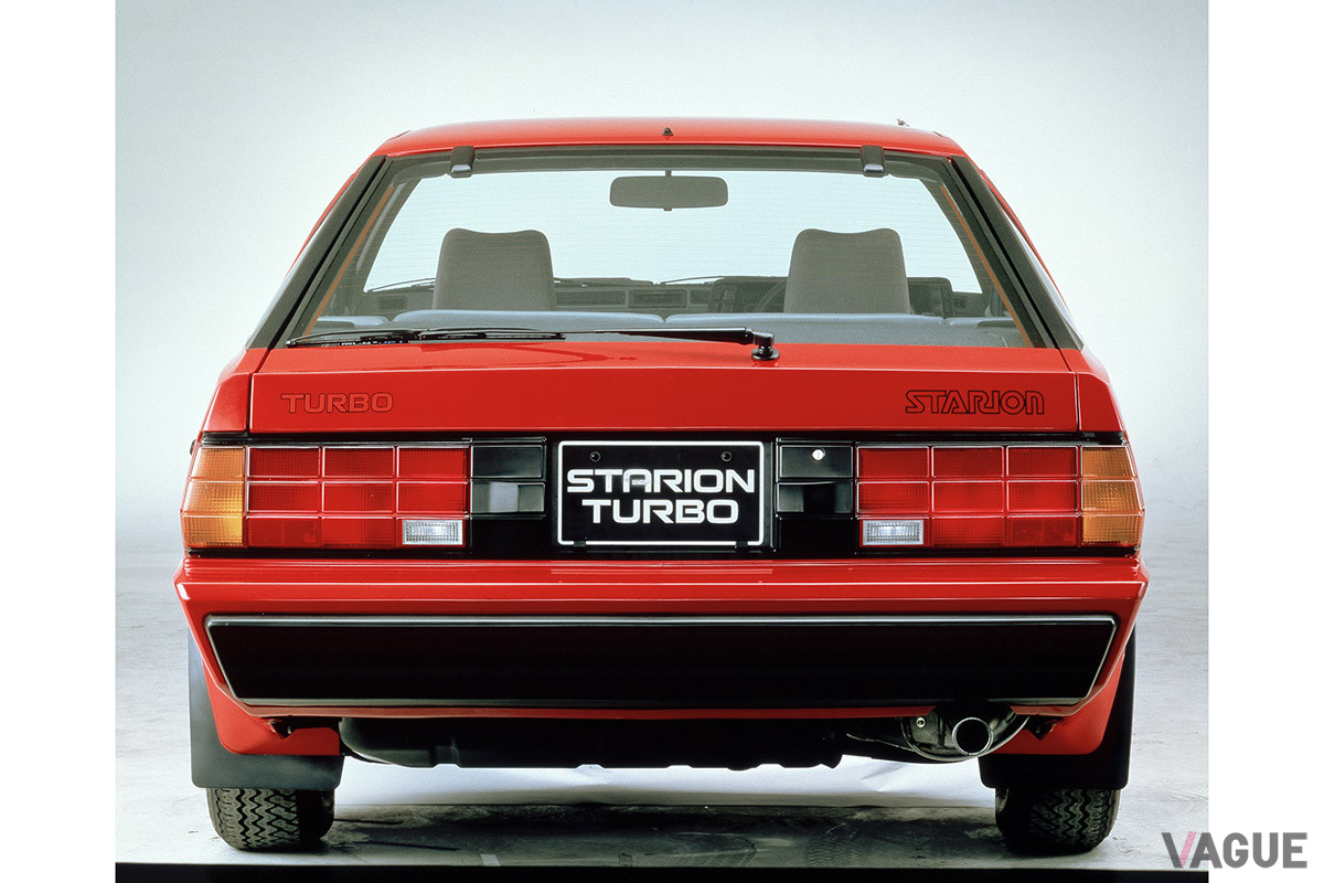 ボディ形状は、5ナンバーサイズのナロー（写真）と、ブリスターフェンダーを備えたワイドボディの2種類。MVに登場する「スタリオン」は、ワイドボディ装着モデルだ（C）三菱自動車