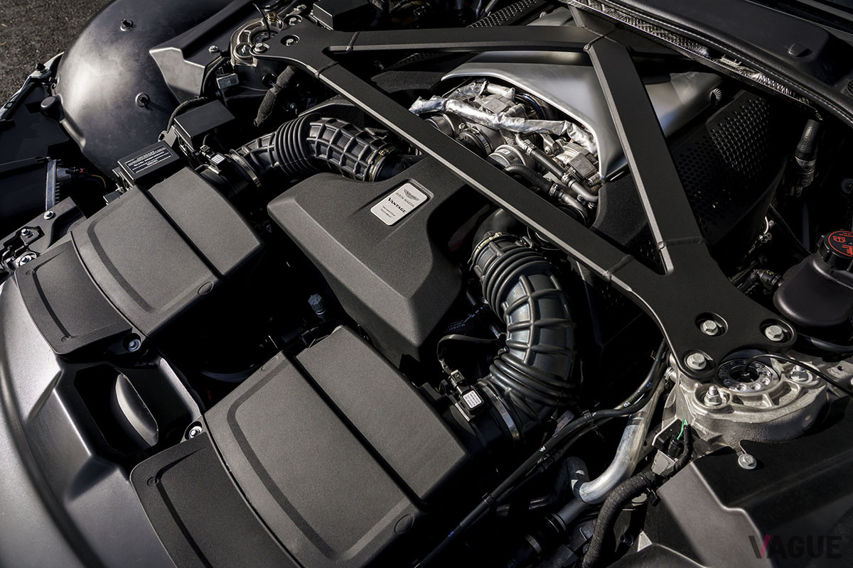 「ヴァンテージ」は、「DB11 V8」や「DBX」と同じくメルセデスAMG由来のツインターボV8を搭載する。最高出力は510psを誇る（C）Aston Martin