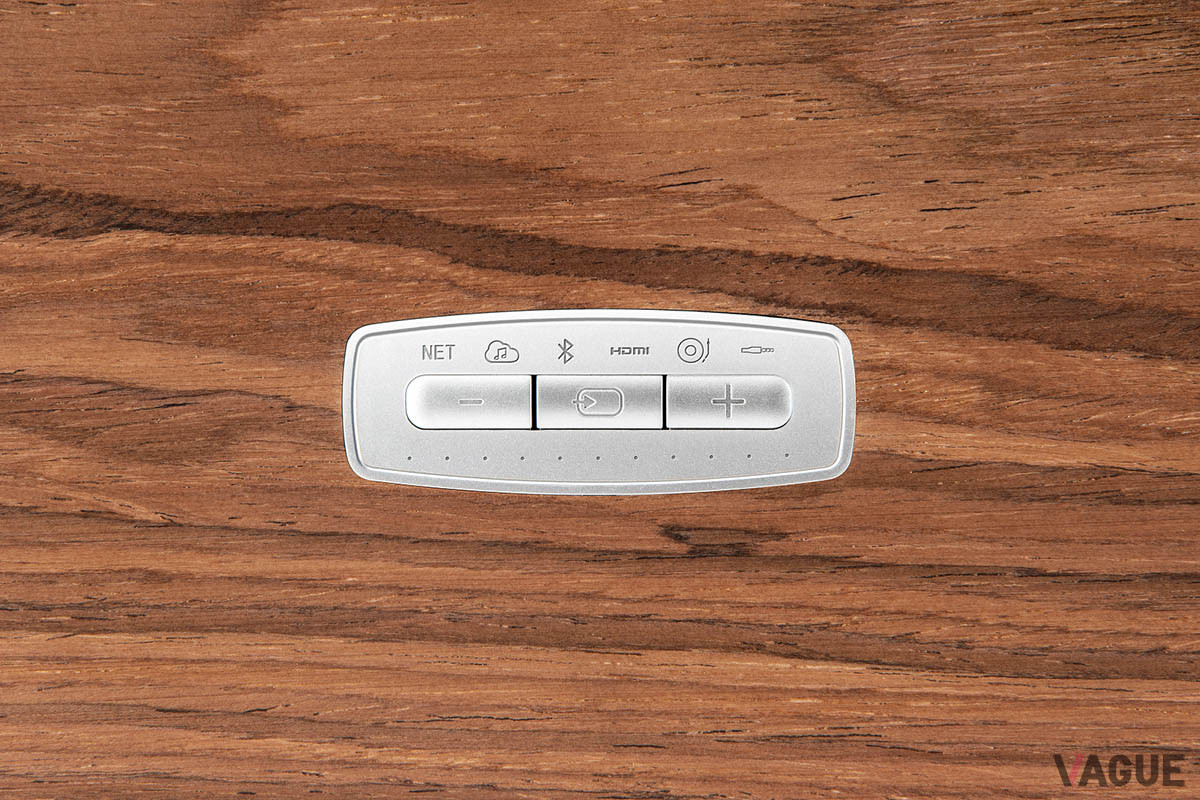 天面にシンプルな操作スイッチをレイアウト