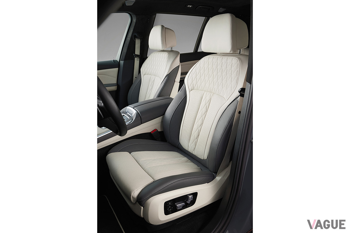 新型「X7」のフロントシート