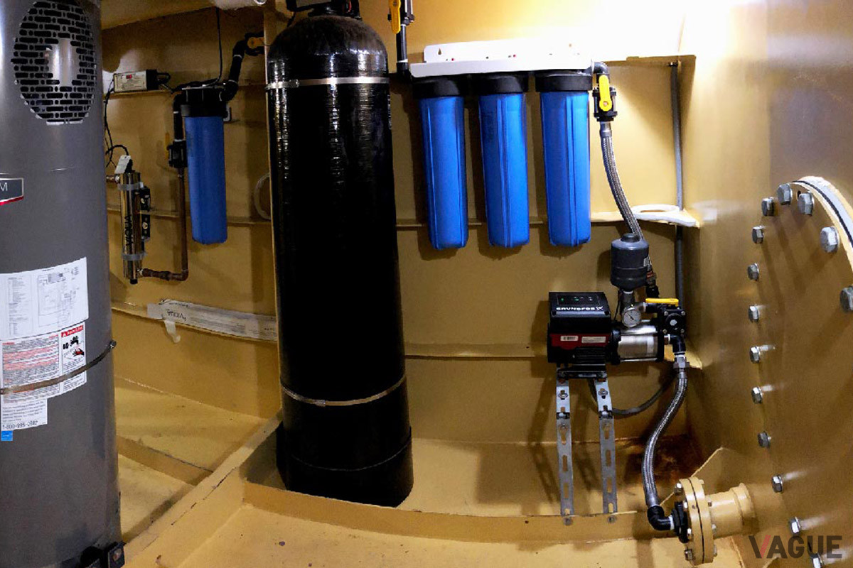 雨水を集め淡水へ浄化する装置。約1万5000リットルのタンクが2基装備されている（C）Arkup