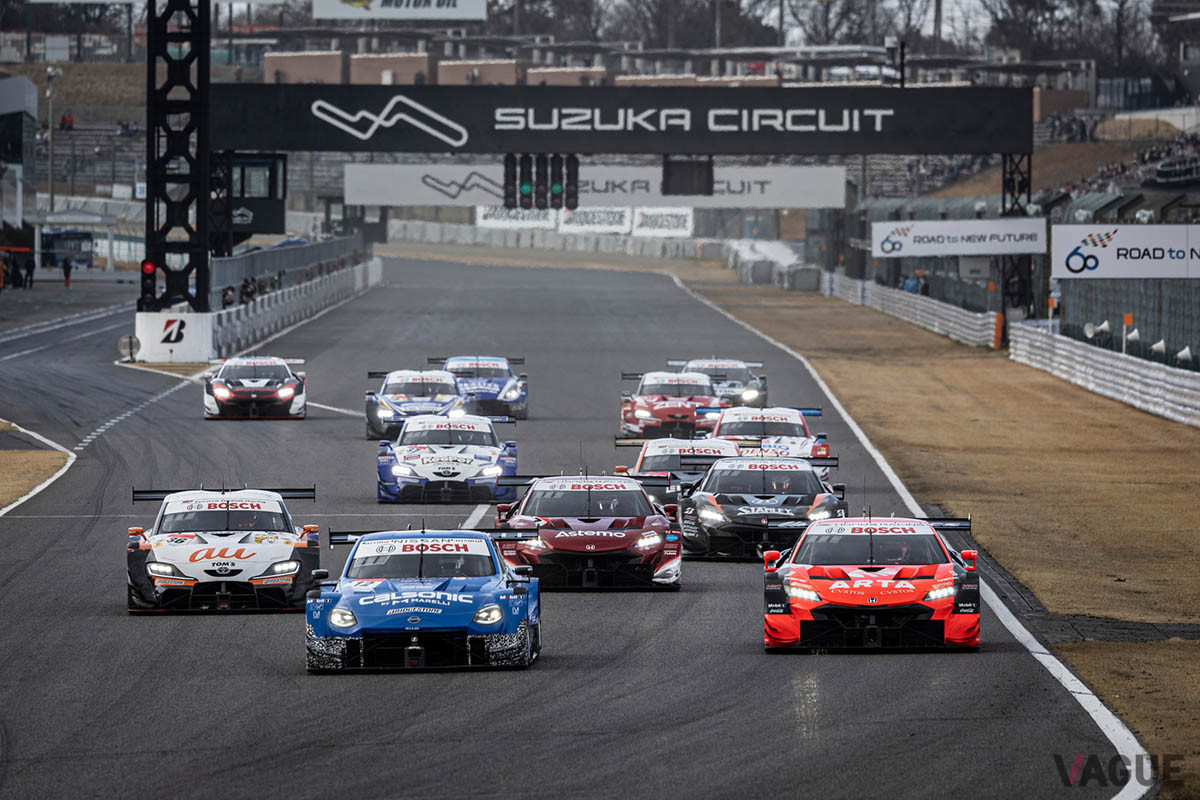 列をなしたGT3マシン。新型「フェアレディZ」のGT3マシンの姿も見られる（C）鈴鹿サーキット