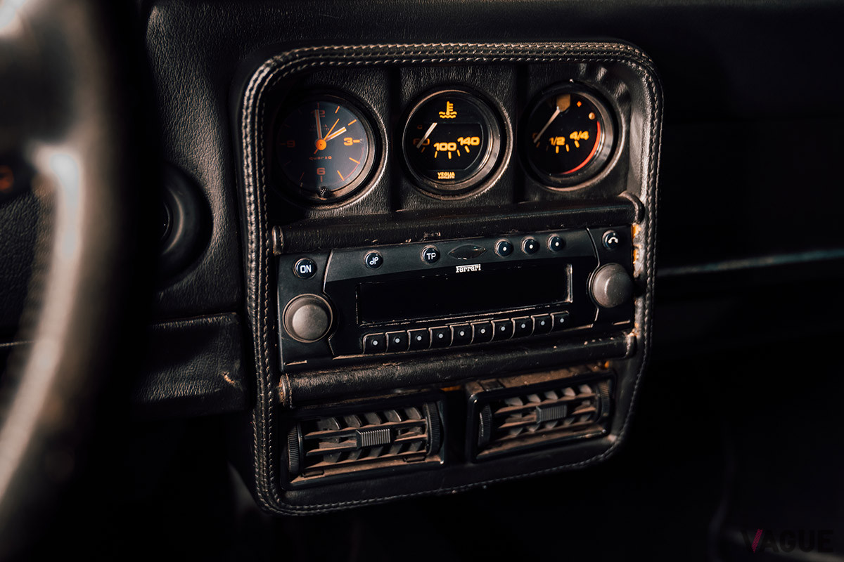 6万9000ユーロ（邦貨換算約930万円）で落札されたフェラーリ「GTBターボ」（C）2021 Courtesy of RM Sotheby's