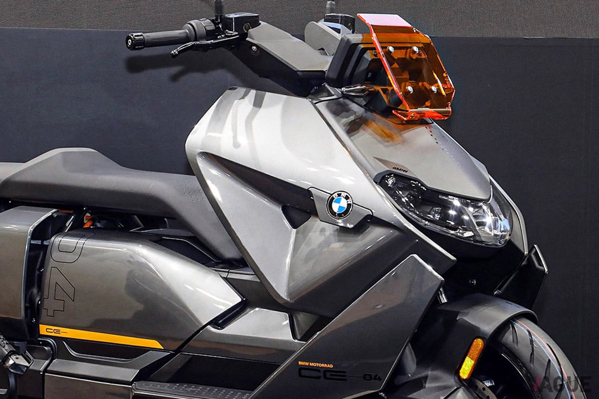 航続可能距離は都市型モビリティとしては必要にして十分な約130kmを実現したBMW「CE 04」