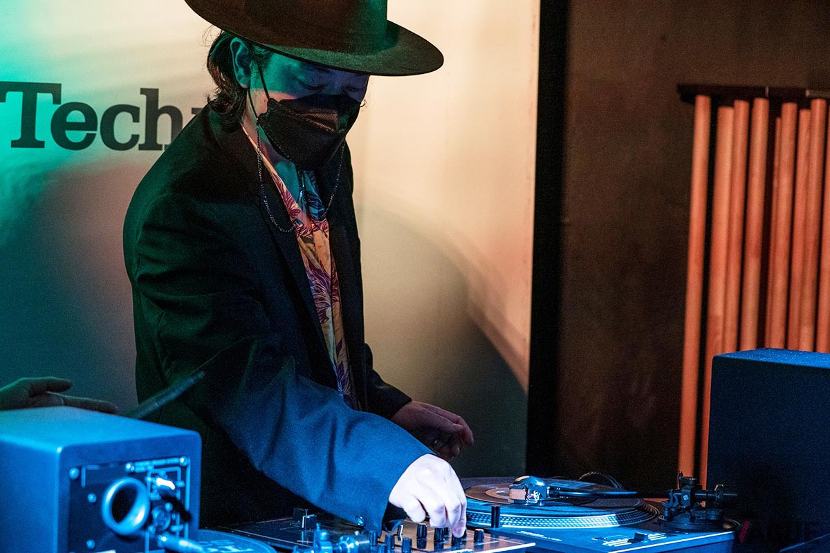 華麗なDJプレイを披露してくれたDJ KAWASAKIさんは、「SL-1200MK3」など「SL-1200」シリーズをこよなく愛するDJのひとりだ