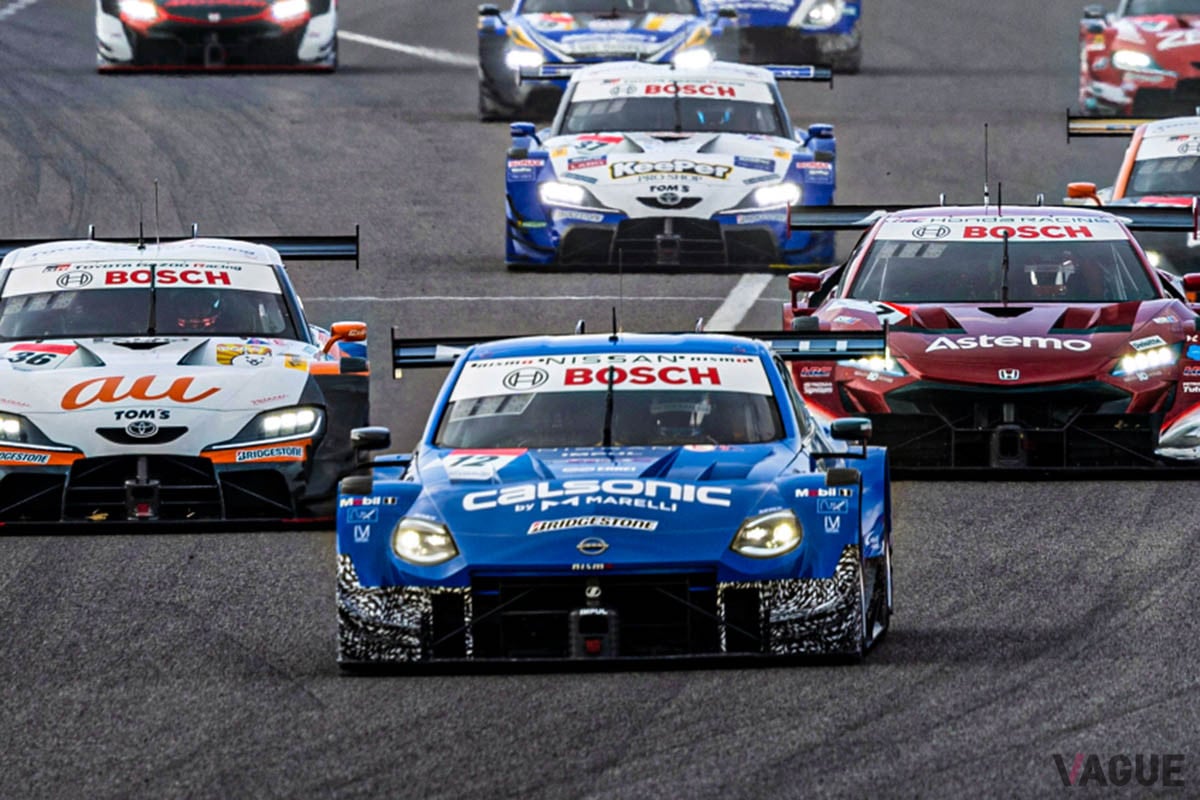 列をなしたGT3マシン。新型「フェアレディZ」のGT3マシンの姿も見られる(C)鈴鹿サーキット