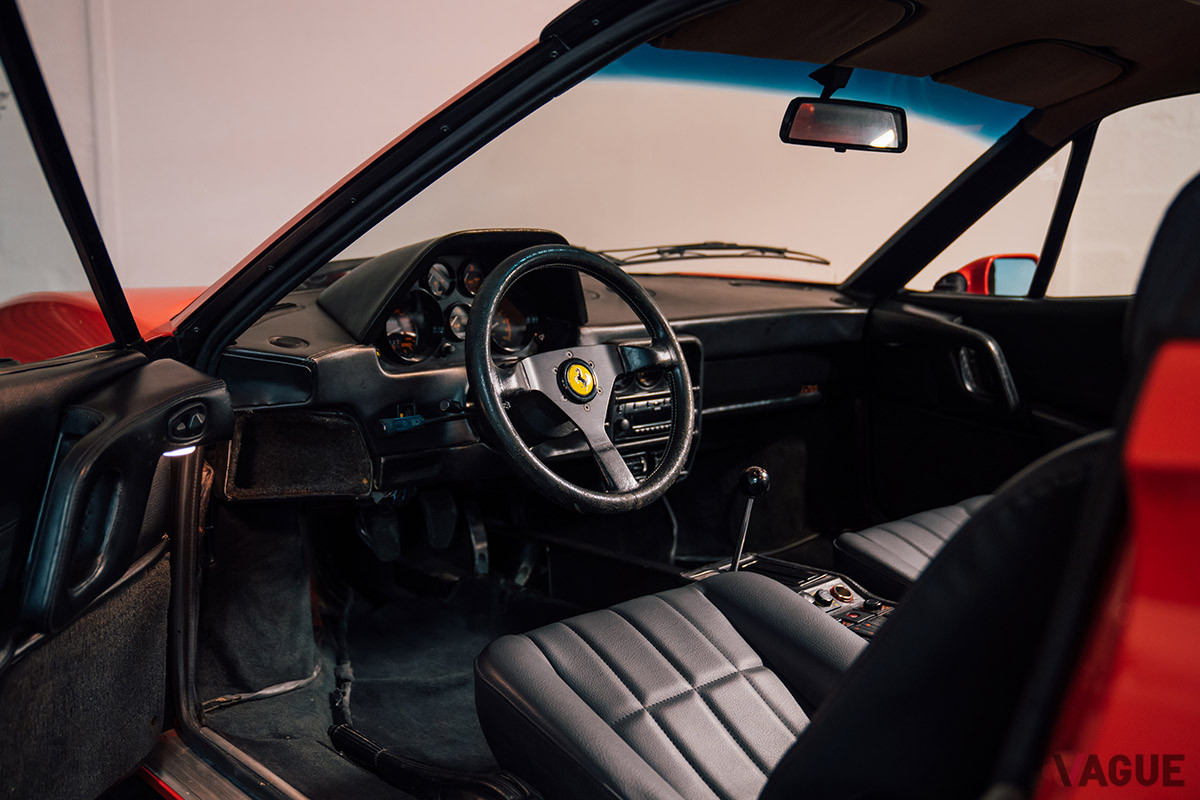 6万9000ユーロ（邦貨換算約930万円）で落札されたフェラーリ「GTBターボ」（C）2021 Courtesy of RM Sotheby's