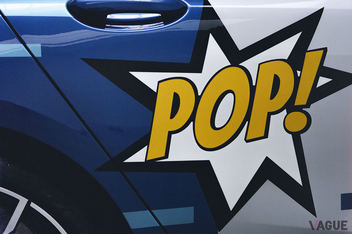 アメコミの吹き出しのようなカラーリング