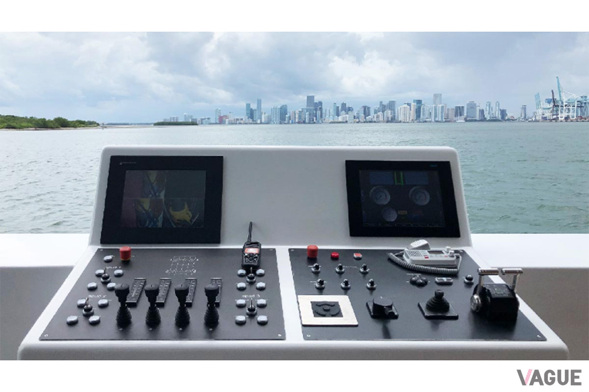 ヘルムステーションと呼ばれている制御室。操縦の他に、バッテリーや水タンク、支柱などのコントロールや確認などがおこなえる（C）Arkup