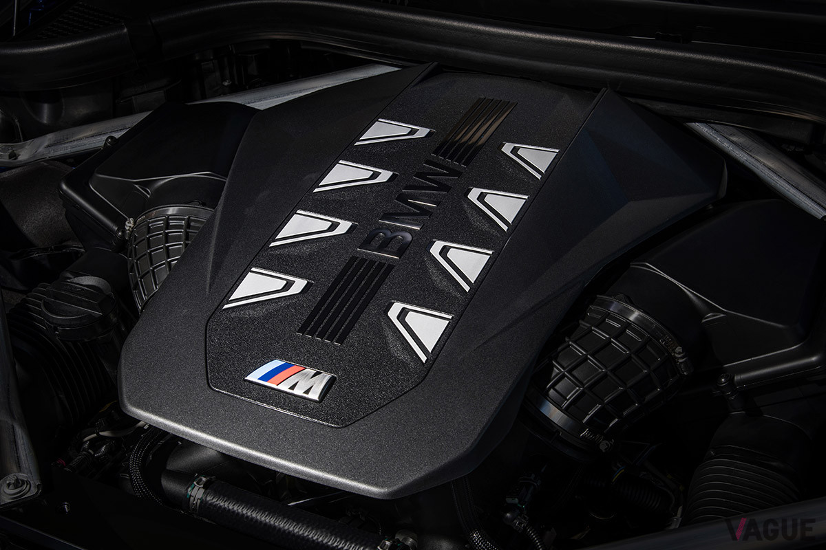 「X7 M60i xDrive」に搭載されるV型8気筒4.4リッターターボ