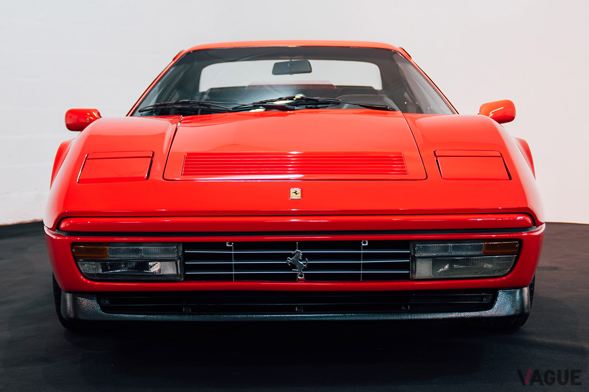 6万9000ユーロ（邦貨換算約930万円）で落札されたフェラーリ「GTBターボ」（C）2021 Courtesy of RM Sotheby's