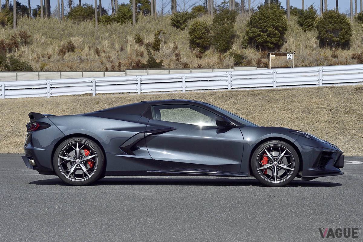 スリーサイズは、全長4630mm×全幅1940mm×全高1225mm