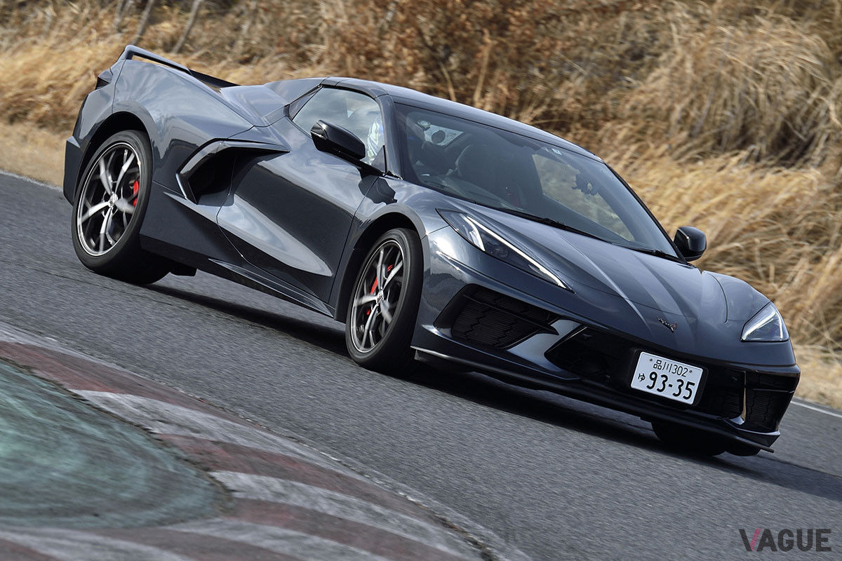 ミッドシップエンジンによる切れ味のいいハンドリング